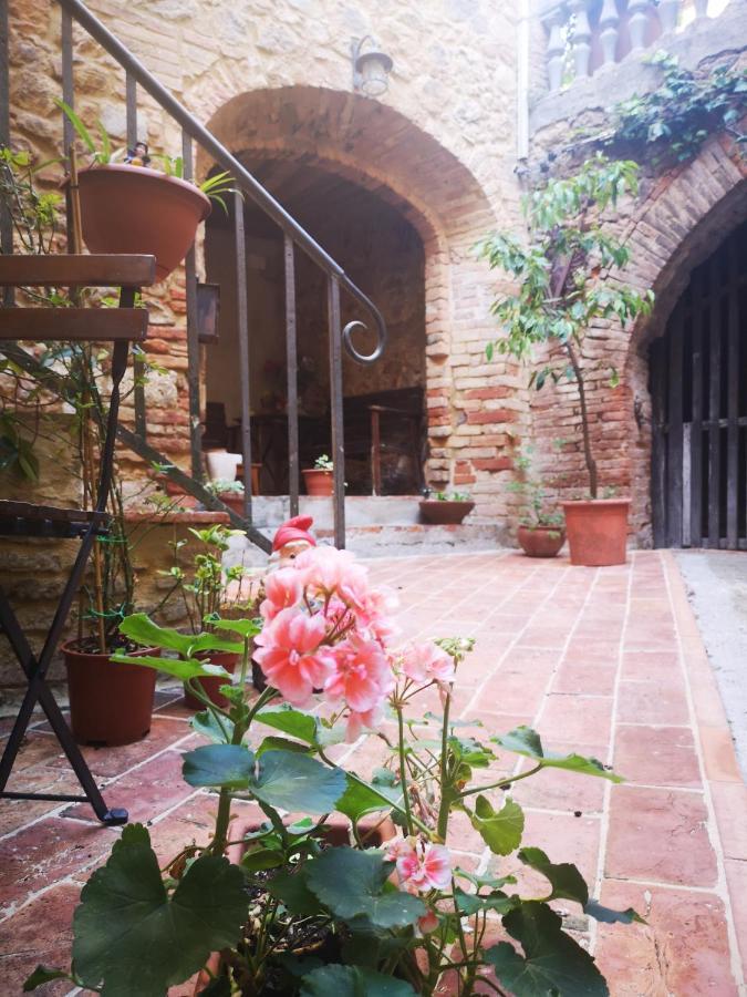 Antico Borgo Di Torri Bed & Breakfast Sovicille Eksteriør bilde