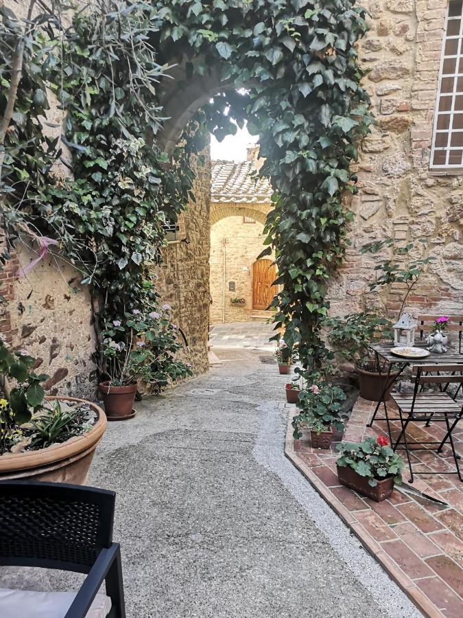Antico Borgo Di Torri Bed & Breakfast Sovicille Eksteriør bilde