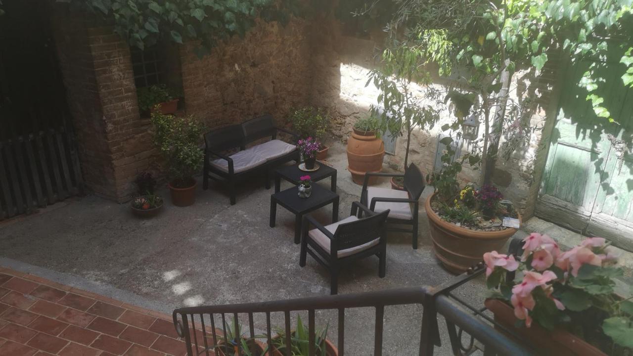 Antico Borgo Di Torri Bed & Breakfast Sovicille Eksteriør bilde