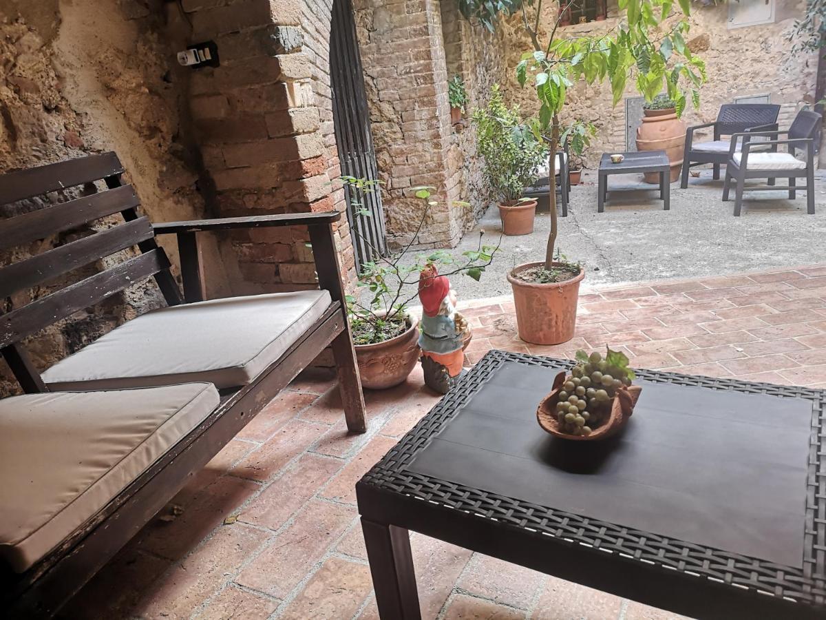 Antico Borgo Di Torri Bed & Breakfast Sovicille Eksteriør bilde