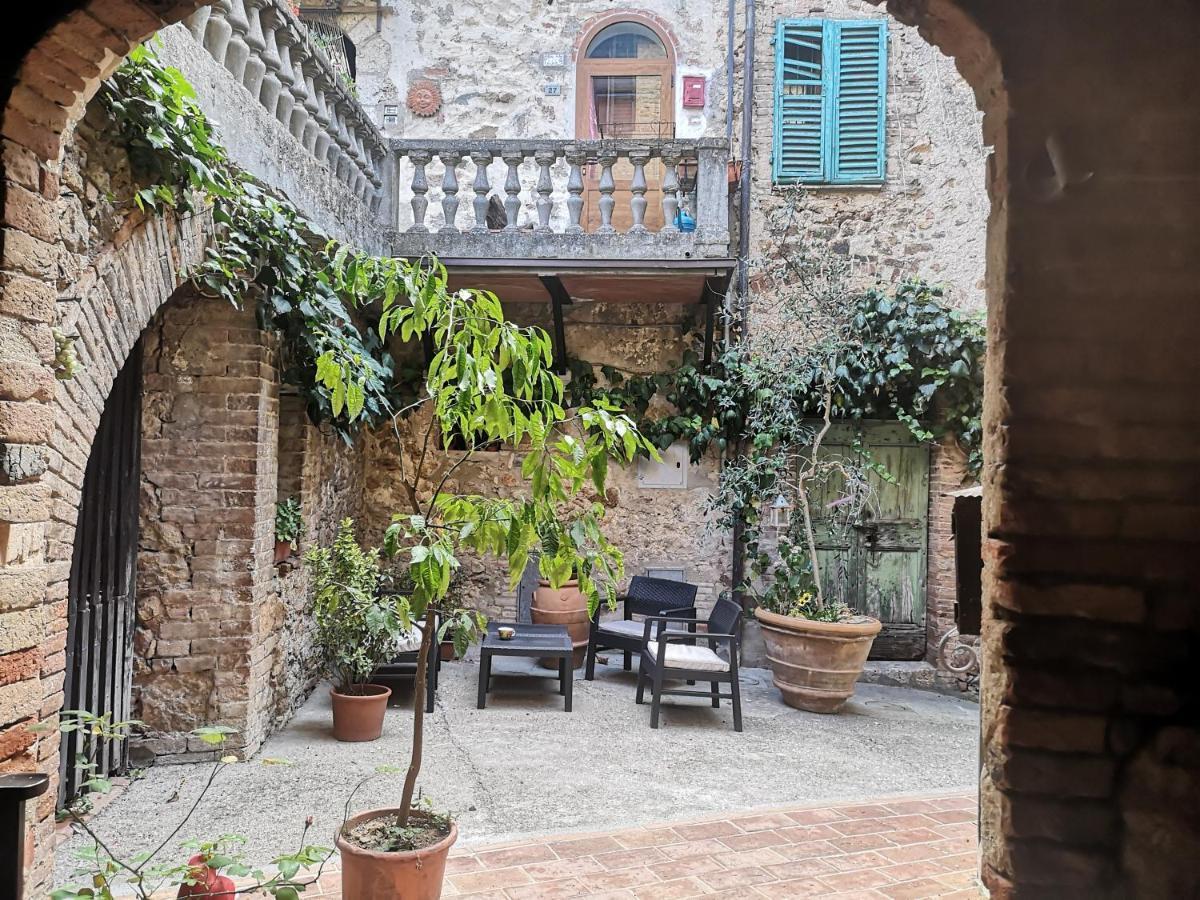 Antico Borgo Di Torri Bed & Breakfast Sovicille Eksteriør bilde