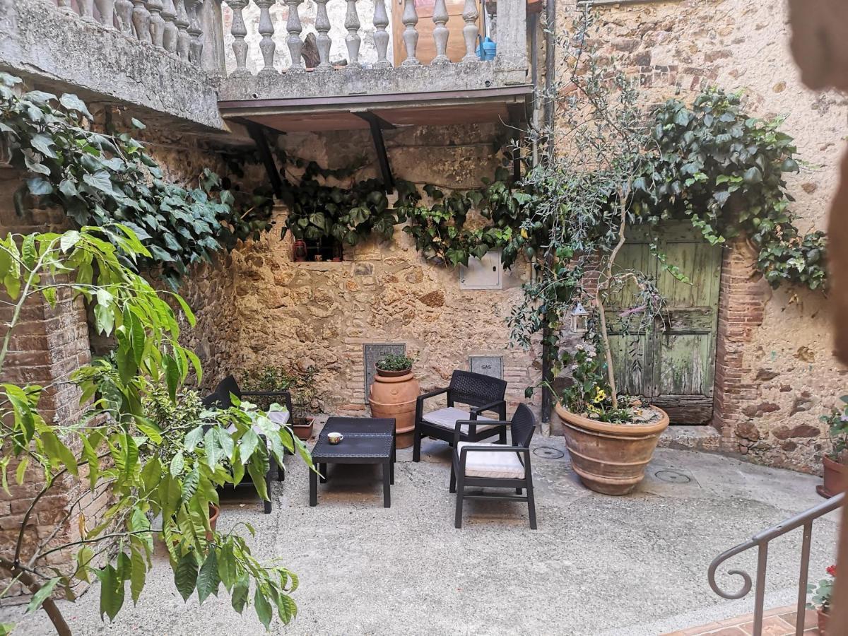 Antico Borgo Di Torri Bed & Breakfast Sovicille Eksteriør bilde