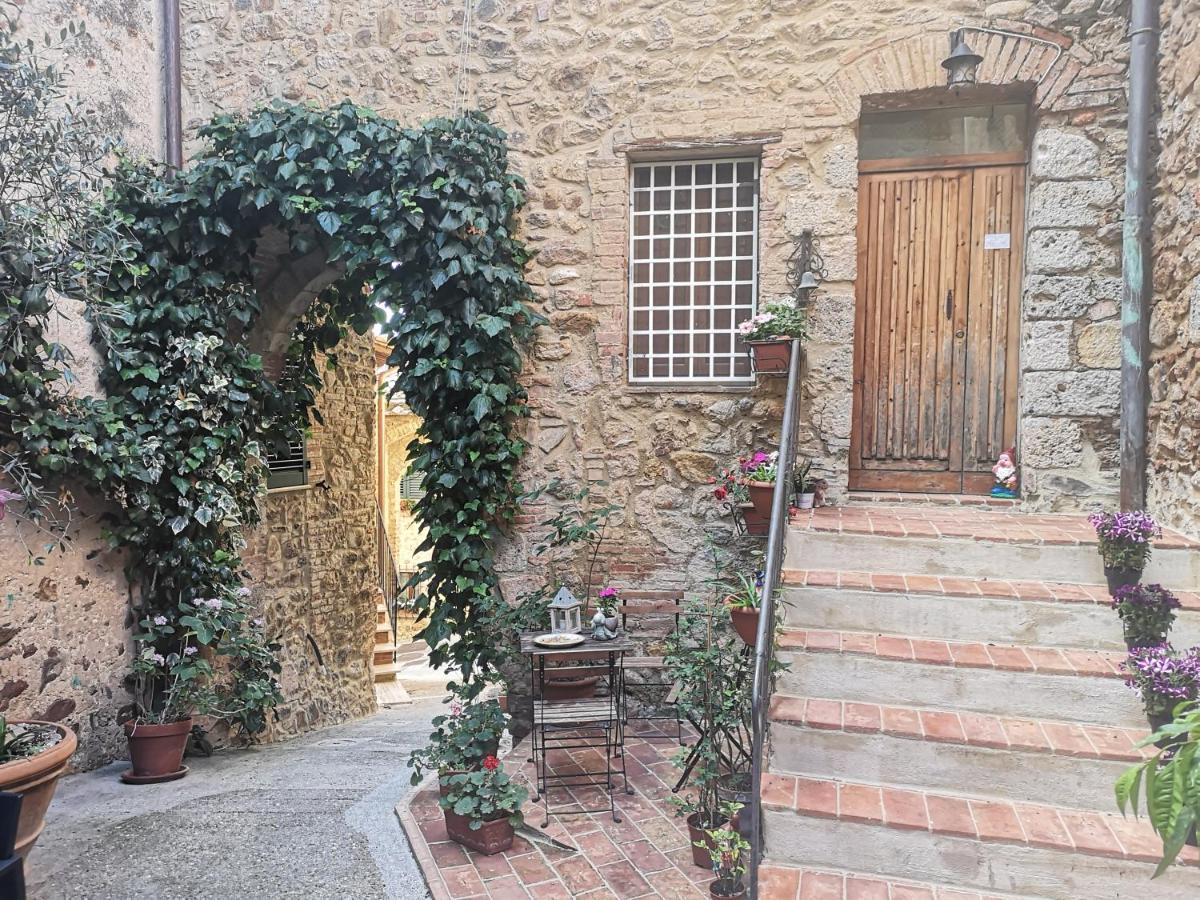 Antico Borgo Di Torri Bed & Breakfast Sovicille Eksteriør bilde