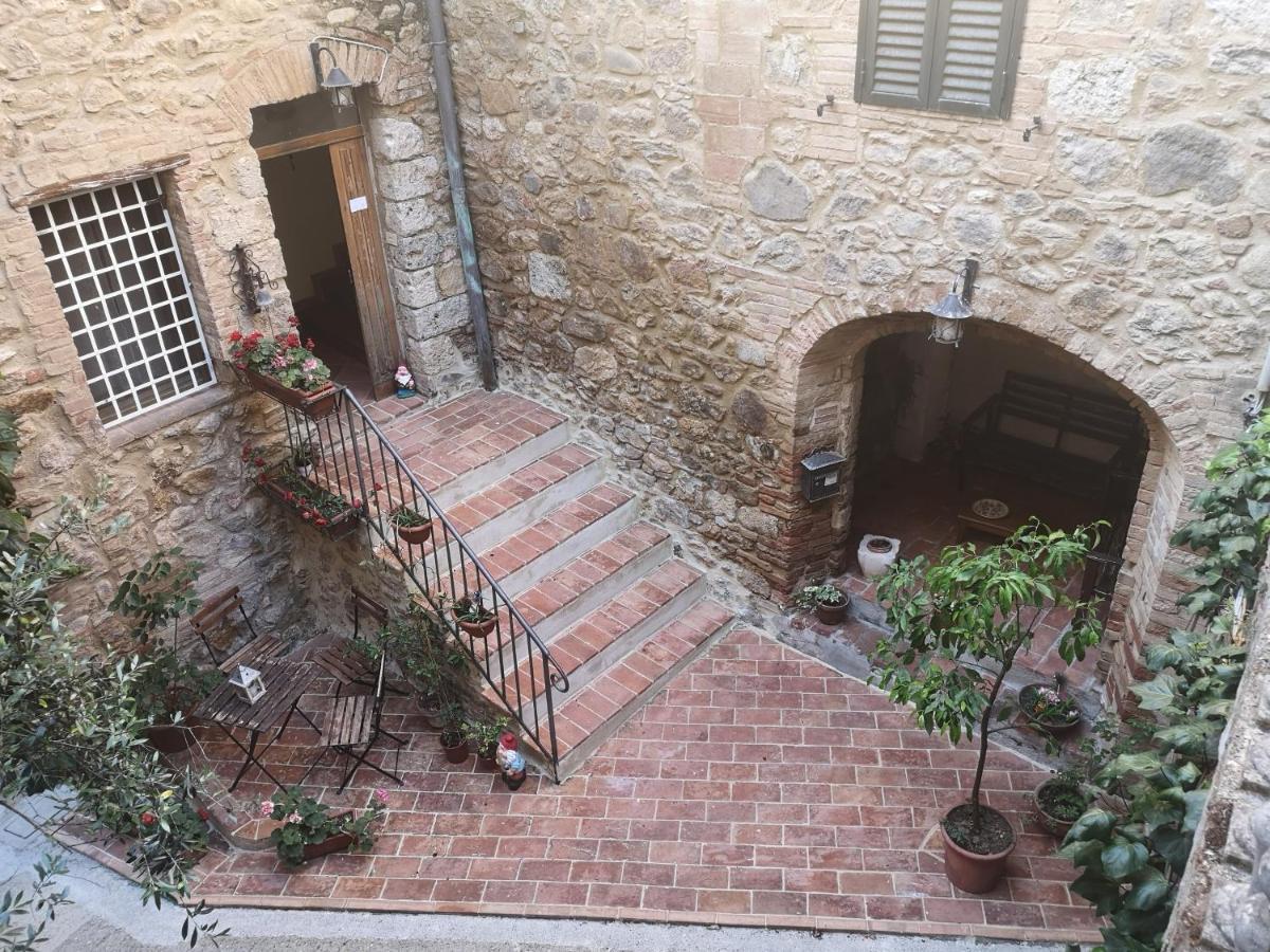 Antico Borgo Di Torri Bed & Breakfast Sovicille Eksteriør bilde