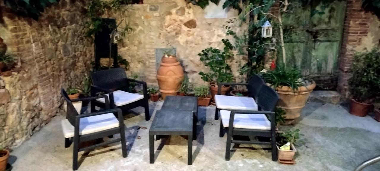 Antico Borgo Di Torri Bed & Breakfast Sovicille Eksteriør bilde